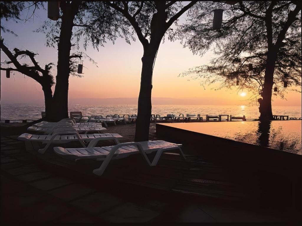 Baan Talay Dao Resort HHQ Exterior foto